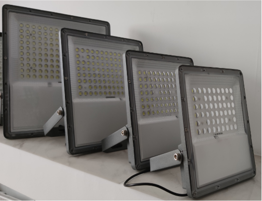 Napelemes reflektor 280W, 8000K, fémház, távirányítóval